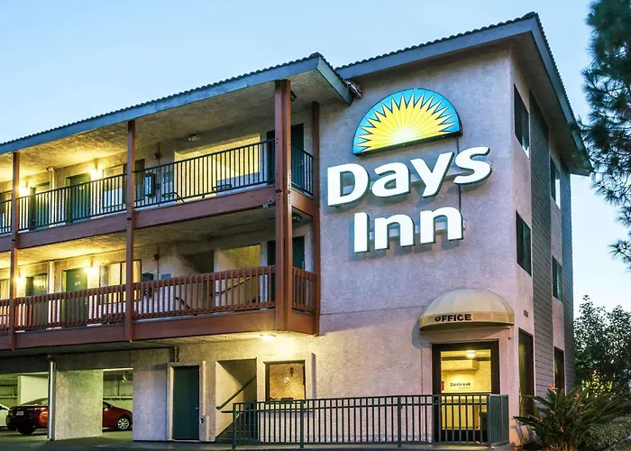 Days Inn By Wyndham Anaheim West