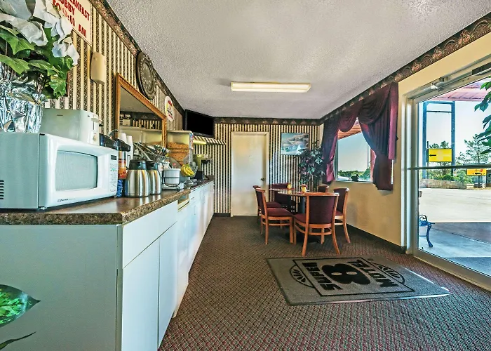 Super 8 By Wyndham Eastland