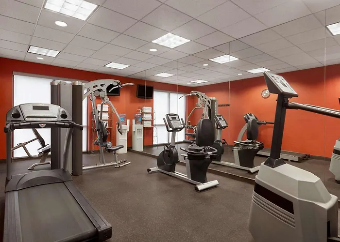 Ramada By Wyndham Suites Orlando Airport- Free Airport Shuttle