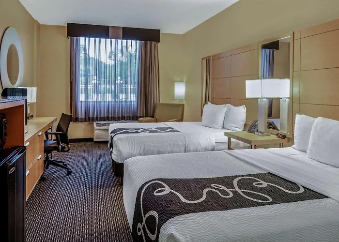La Quinta By Wyndham Naples Downtown