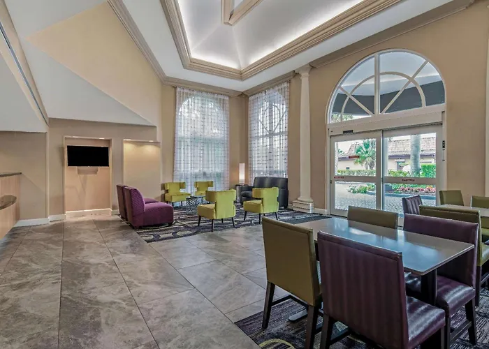 La Quinta By Wyndham Naples Downtown