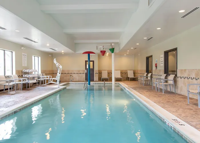 Holiday Inn Express & Suites - New Philadelphia Southwest By Ihg