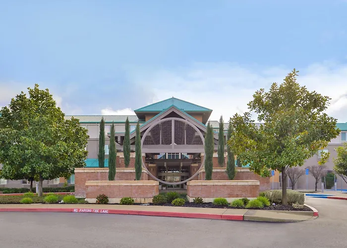Holiday Inn Express & Suites Elk Grove Central - Hwy 99 By Ihg