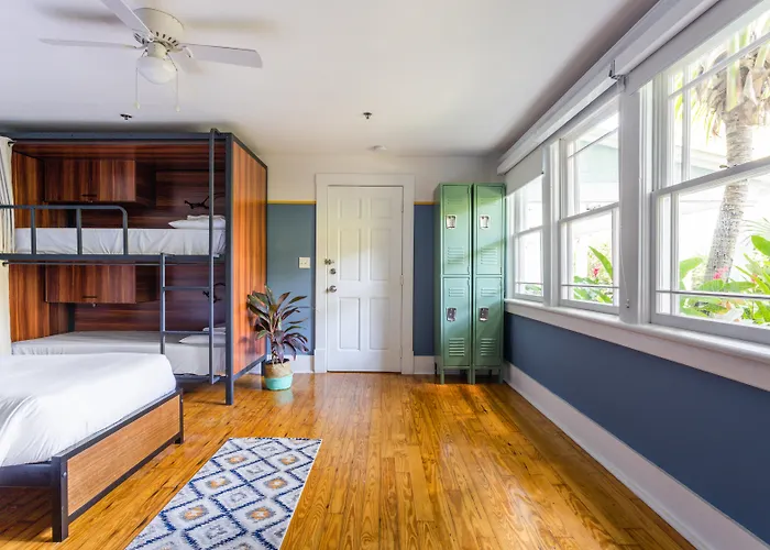 Miami River Inn By Renzzi