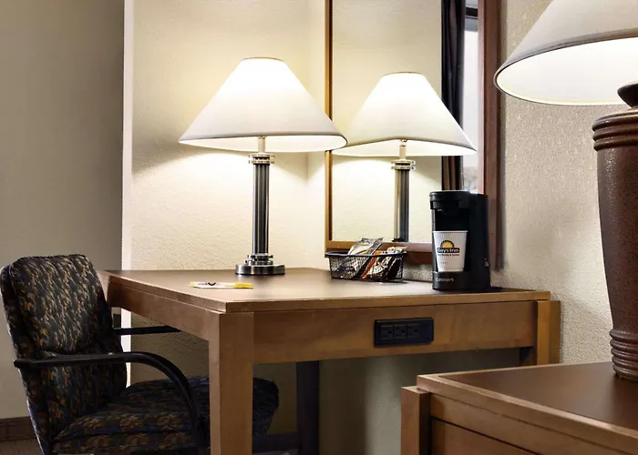 Days Inn By Wyndham Oglesby/ Starved Rock
