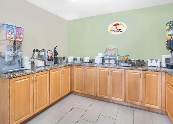 Super 8 By Wyndham East Moline