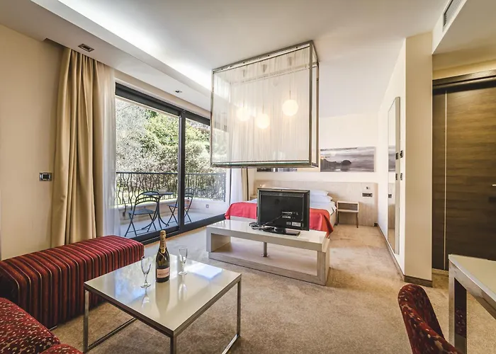 Hotel & Apartments Hec Residence