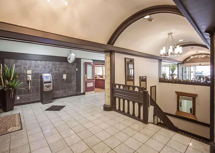 Comfort Inn & Suites Edmonton Downtown