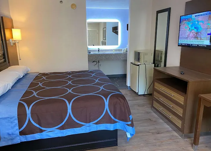 Super 8 By Wyndham Marietta/West/Atl Area