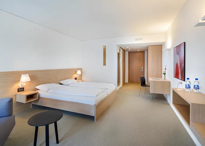 Newstar Hotel (Free Parking)