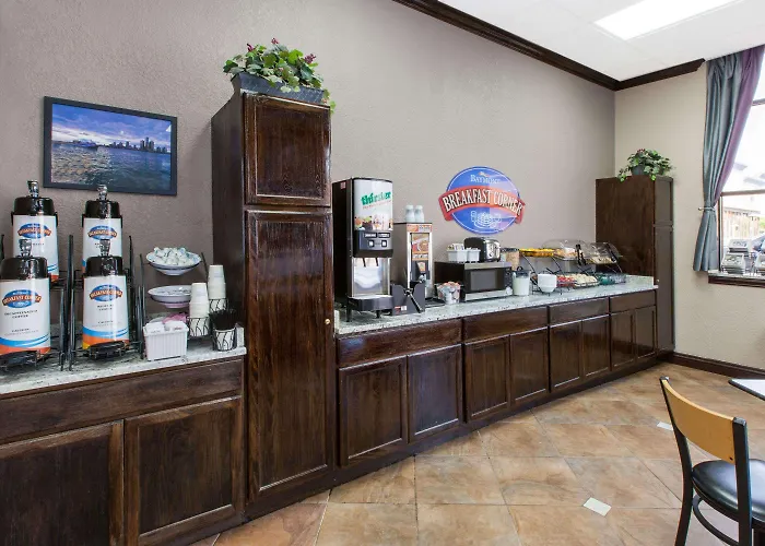 Baymont By Wyndham Downtown Detroit