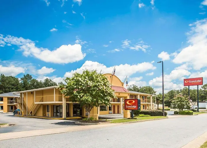 Econo Lodge Inn & Suites Columbus Near Fort Benning