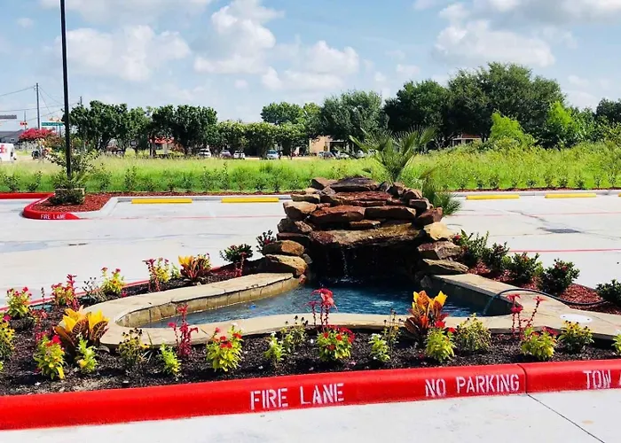 Super 8 By Wyndham Houston Northwest Cypress