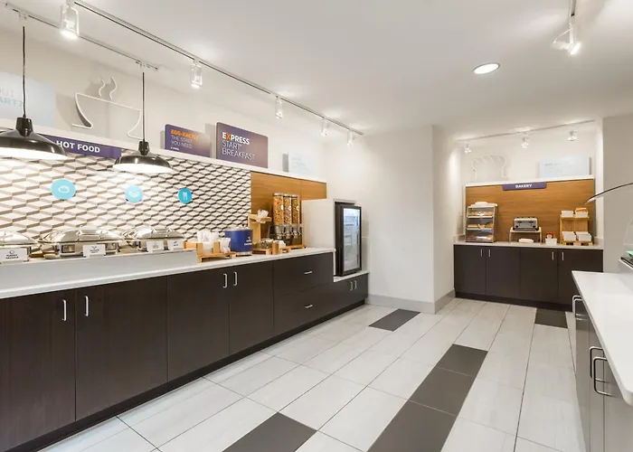 Holiday Inn Express & Suites Wilmington-University Center By Ihg