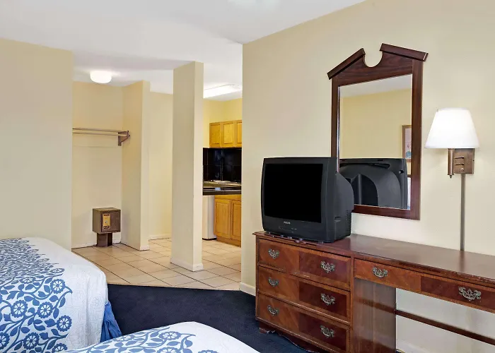 Days Inn By Wyndham Newport News
