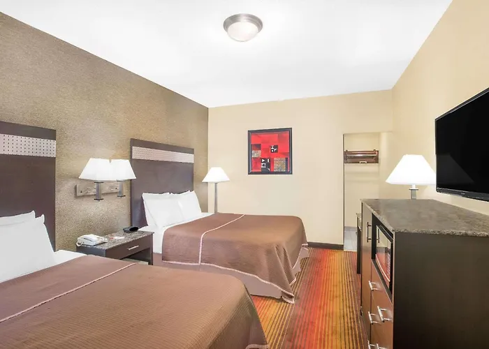 Howard Johnson By Wyndham North Bergen