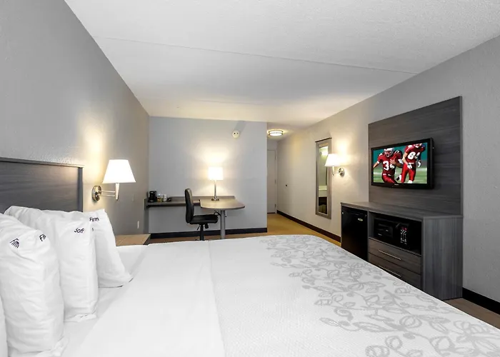 Red Roof Inn Plus Boston - Mansfield - Foxboro