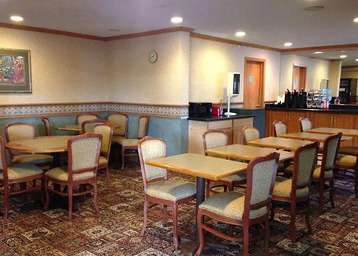 Travelodge By Wyndham Brooklyn Center