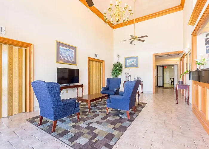 Econo Lodge Inn & Suites Bentonville