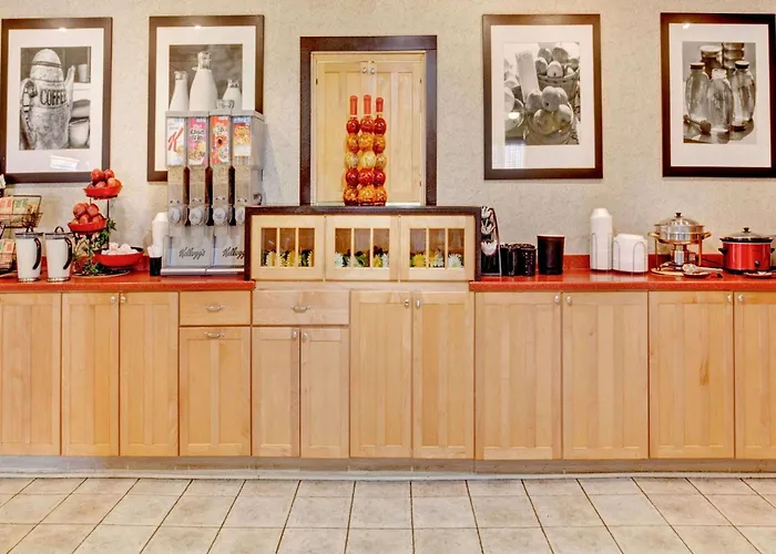 Ramada By Wyndham West Memphis