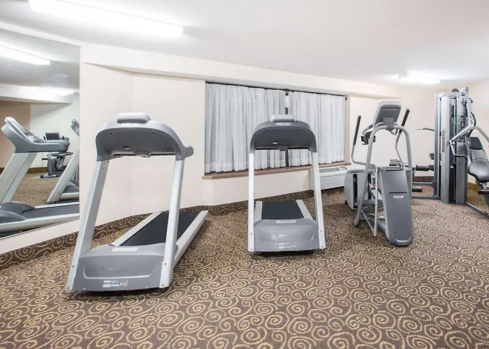 Ramada By Wyndham Des Moines Tropics Resort & Conference Ctr