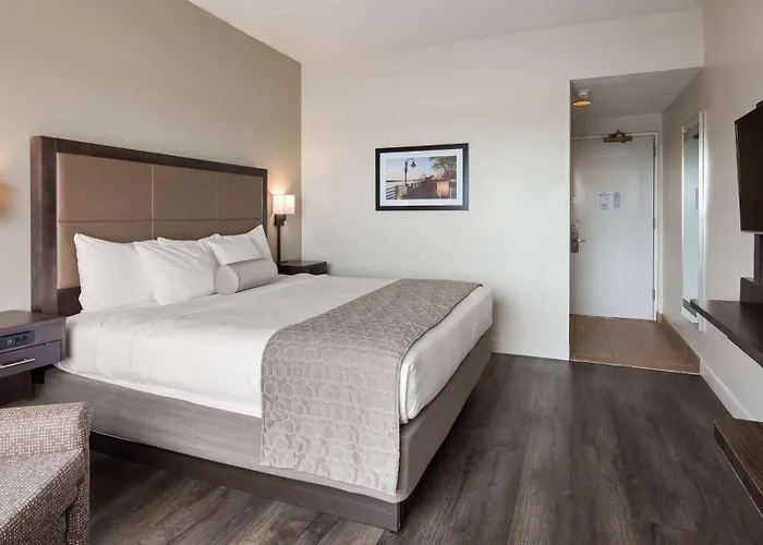 Best Western Plus Coastline Inn