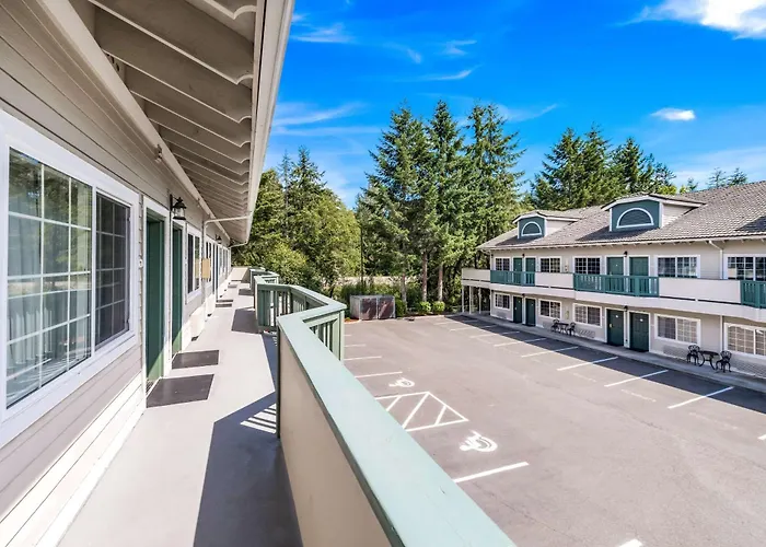 Quality Inn & Suites Bainbridge Island