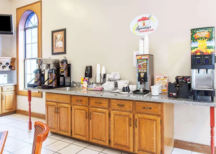 Super 8 By Wyndham Atchison