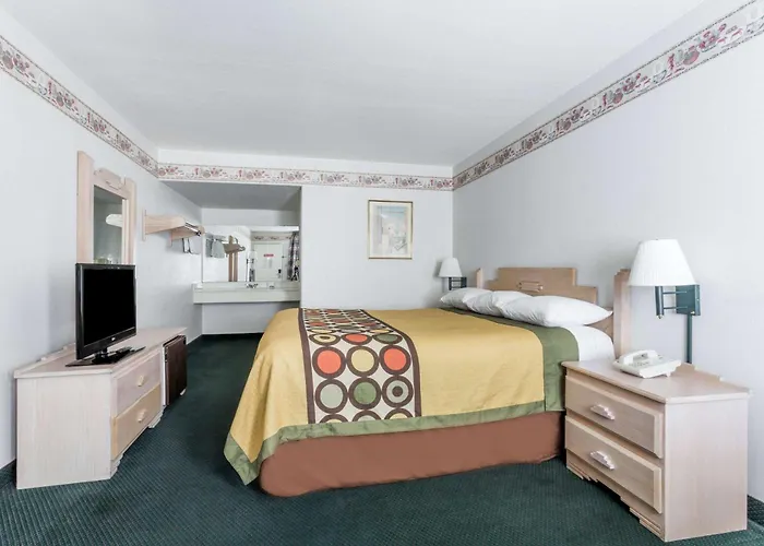 Super 8 By Wyndham Cottonwood