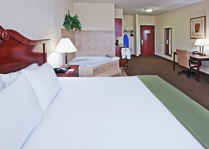 Holiday Inn Express Hotel & Suites Woodward Hwy 270 By Ihg