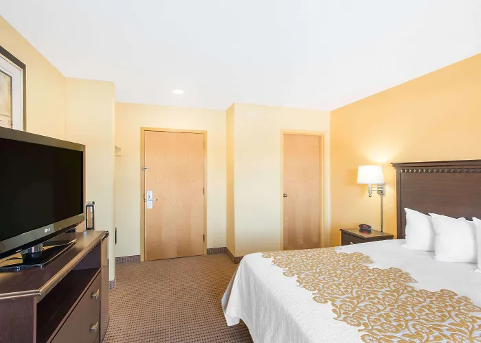 Days Inn By Wyndham Colchester Burlington