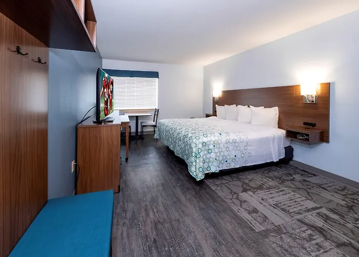 Red Roof Inn & Suites Wilmington - New Castle