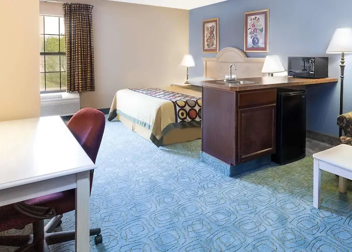 Super 8 By Wyndham Freeport