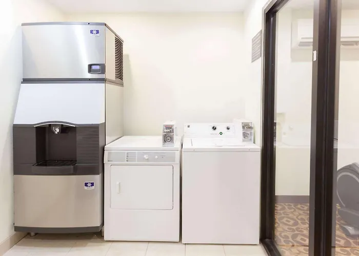 Super 8 By Wyndham Decatur/Dntn/Atlanta Area