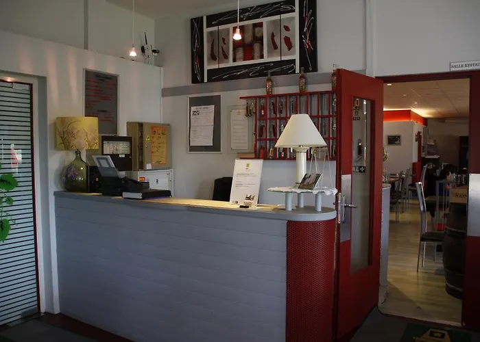 Logis Hotels - Hotel Et Restaurant Le Relais Des Garrigues