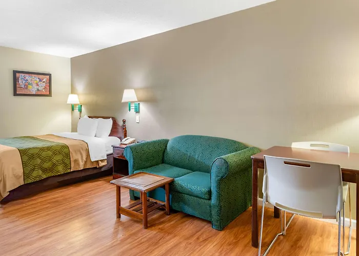 Econo Lodge Inn & Suites Southeast