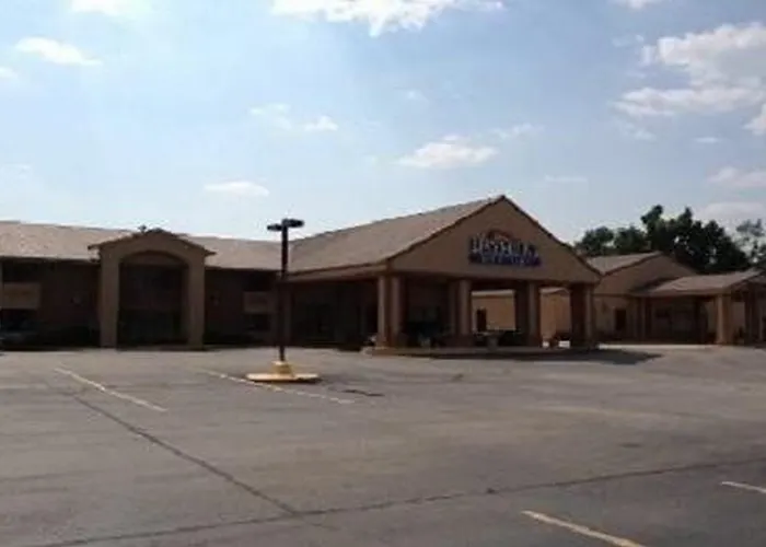 Clarion Pointe Marshall