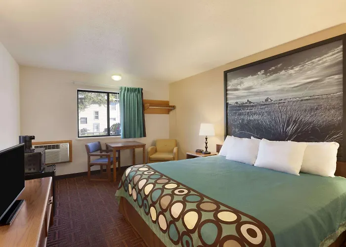 Super 8 By Wyndham Wall