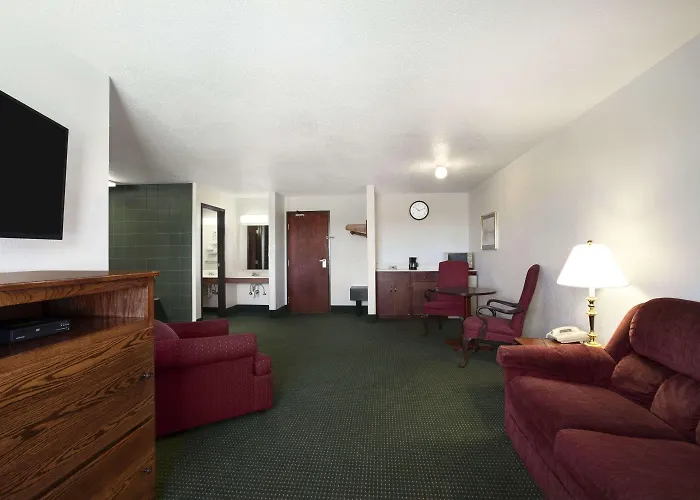 Super 8 By Wyndham Bowling Green
