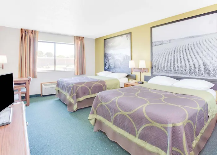 Super 8 By Wyndham Oelwein