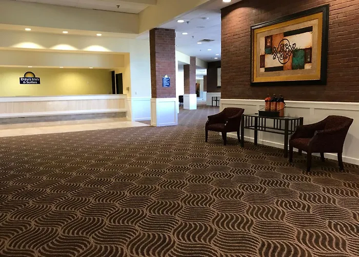 Days Inn & Suites By Wyndham Tallahassee Conf Center I-10