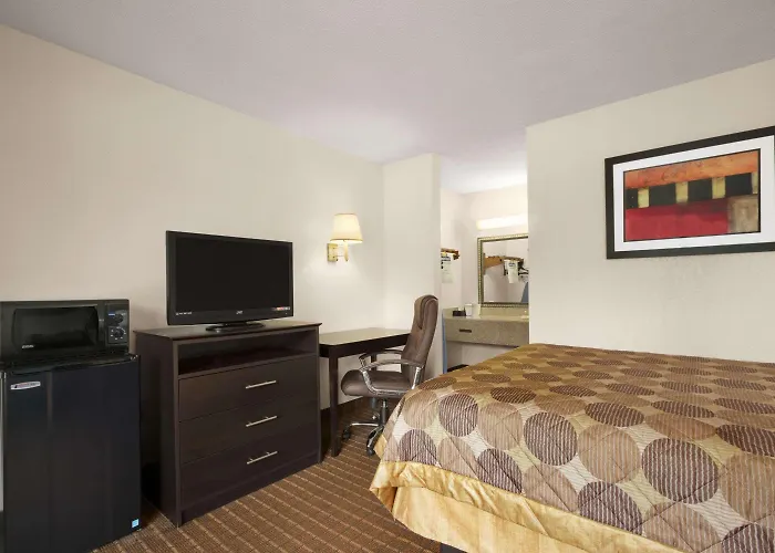Days Inn By Wyndham Port Royal/Near Parris Island