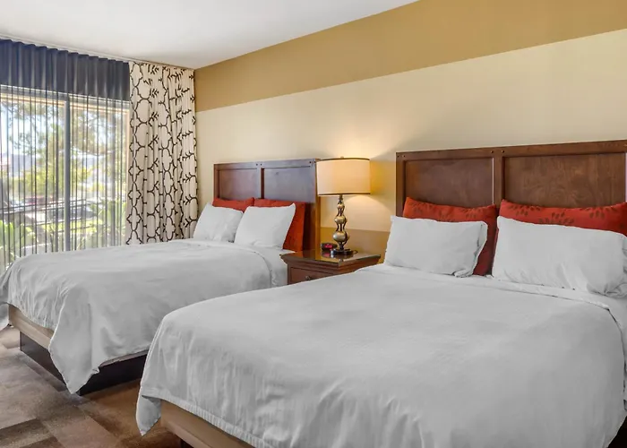 Carlton Oaks Lodge, An Ascend Collection Hotel