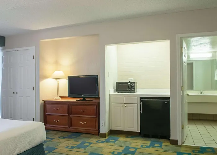 La Quinta Inn By Wyndham New Orleans Veterans / Metairie