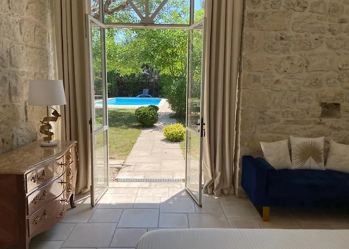 Jas De Berrias Location De Charme Avec Piscine