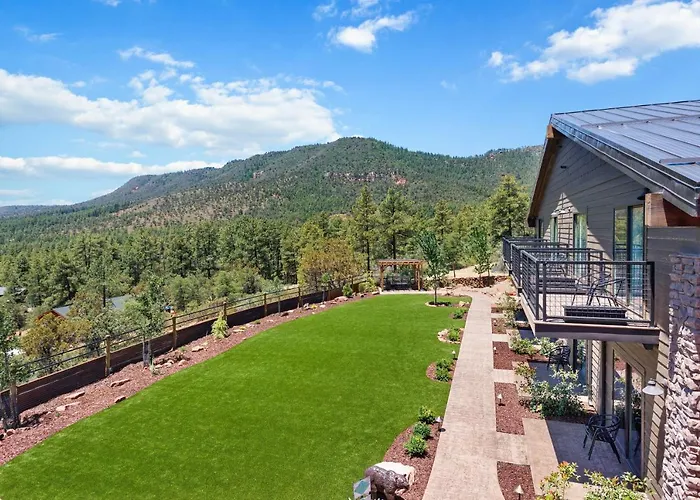 Lodge At 5600