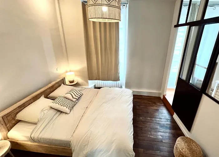 Les Suites De La Tour D'Embas