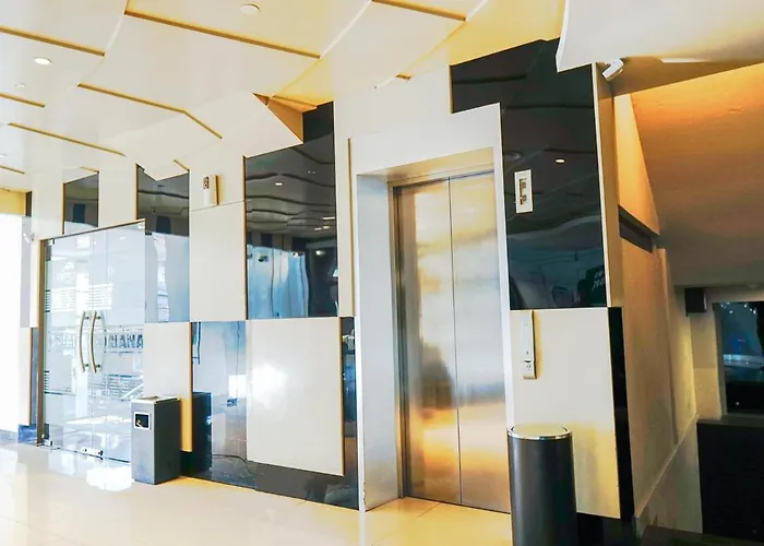 Empress Hotel Makassar City Center By Life