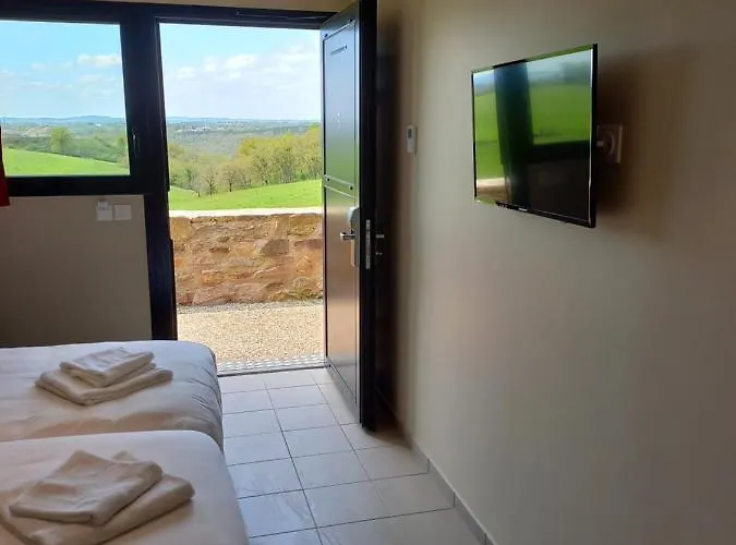 Logis Hotel Et Restaurant La Croix De Mille