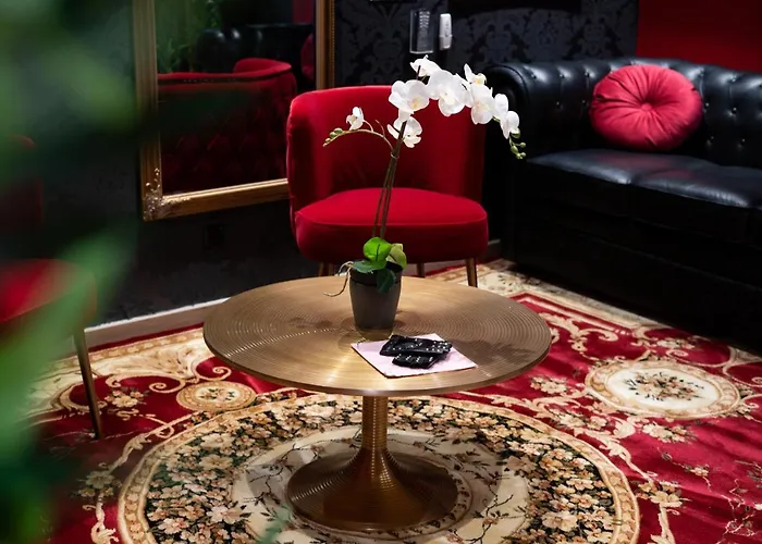 Capsule Secret - Jacuzzi - Netflix & Home Cinema - Jeux De Couple - Barre De Pole Dance